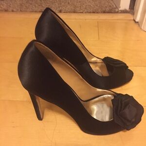 NWT Size 6 Badgley Mischka "Frank" Silk Black Pumps